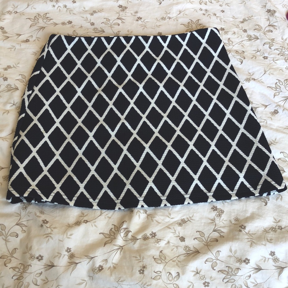 Black and white forever 21 mini skirt